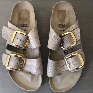New Birkenstock’s rose gold metallic